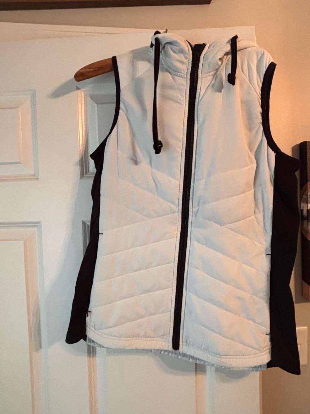 Sleeveless Quilted Hooded Vest in White and Black